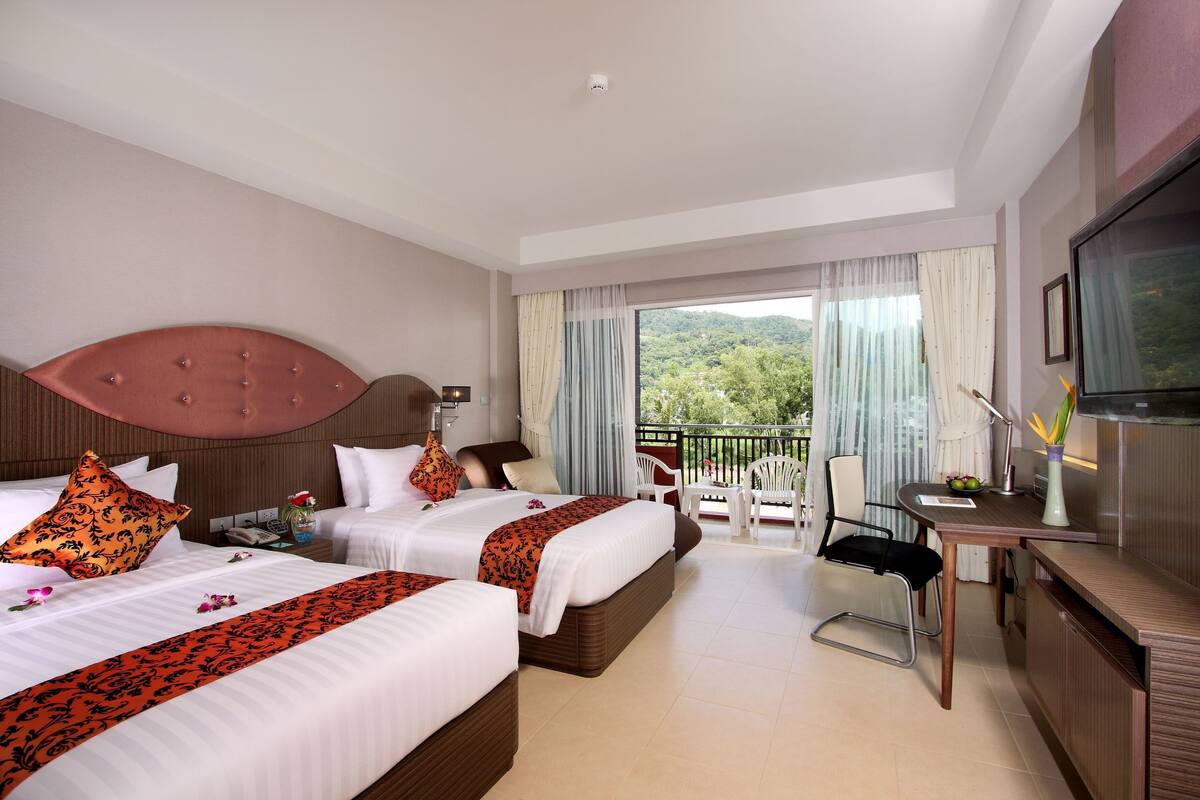1 bedroom, premium bedding, minibar, in-room safe