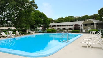 Piscina coperta, 2 piscine all'aperto, ombrelloni da piscina, lettini