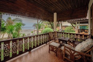 Deluxe Beachpool or Beachfront Cottage | Terrace/patio - Long Bay Resort (Ko Pha-ngan)