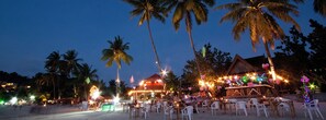 供應早餐、午餐和晚餐，泰國料理，海灘景觀