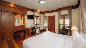 Deluxe Beachpool or Beachfront Cottage | 1 bedroom, premium bedding, rollaway beds