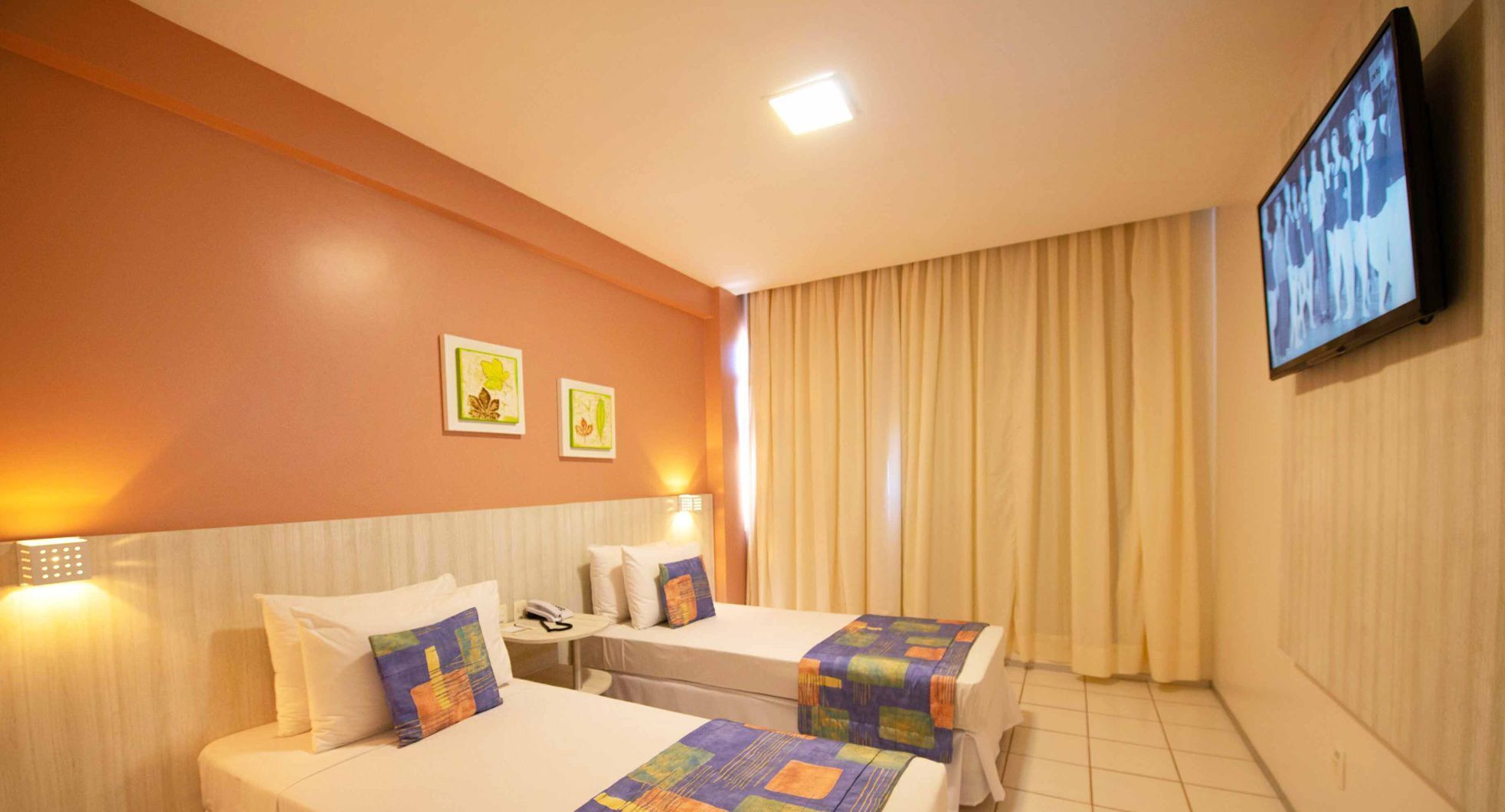 Minibar, coffre-fort pour ordinateur portable, bureau