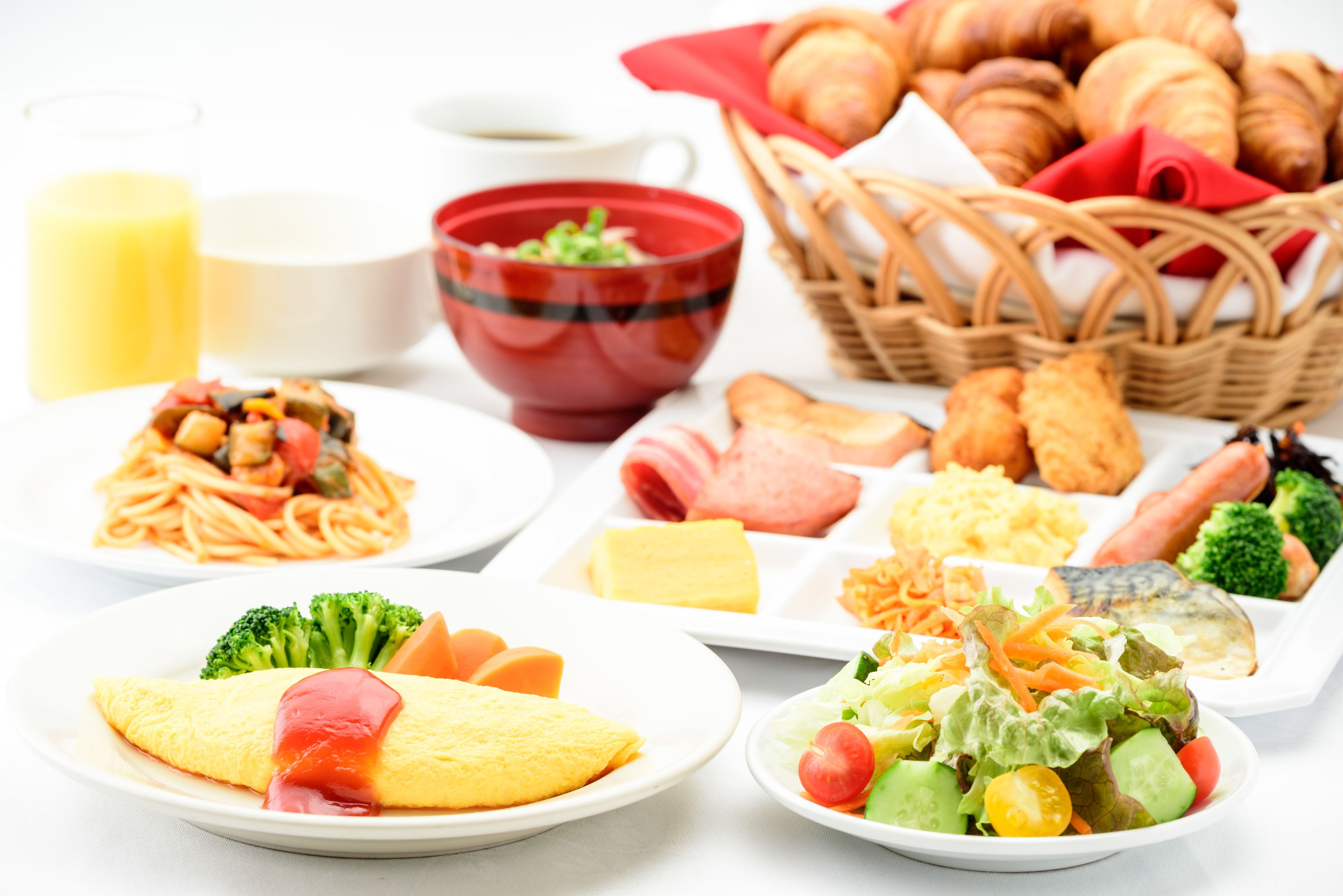 daily buffet breakfast (jpy 2035 per person)