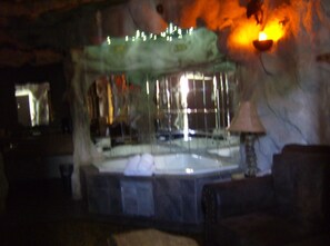 Suite, 1 kamar tidur (Jurassic Cave) | Brankas, kedap suara, setrika/meja setrika, dan tempat tidur bayi gratis