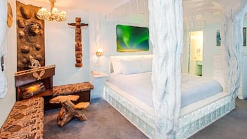 Suite, 1 habitación (Alaskan Ice Cave) | Caja de seguridad en la habitación y insonorización