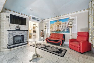 Suite, 1 King Bed, Non Smoking (Roman) | In-room safe, soundproofing, iron/ironing board, free cribs/infant beds