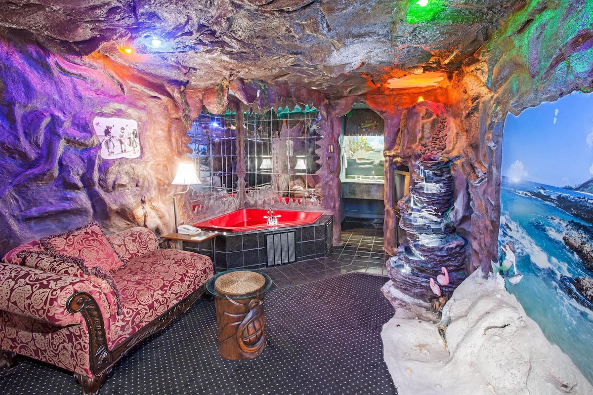 Suite, 1 Bedroom (Hawaiian Volcano) | In-room safe, soundproofing, iron/ironing board, free cribs/infant beds