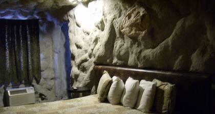 Days Inn & Suites by Wyndham Terre Haute