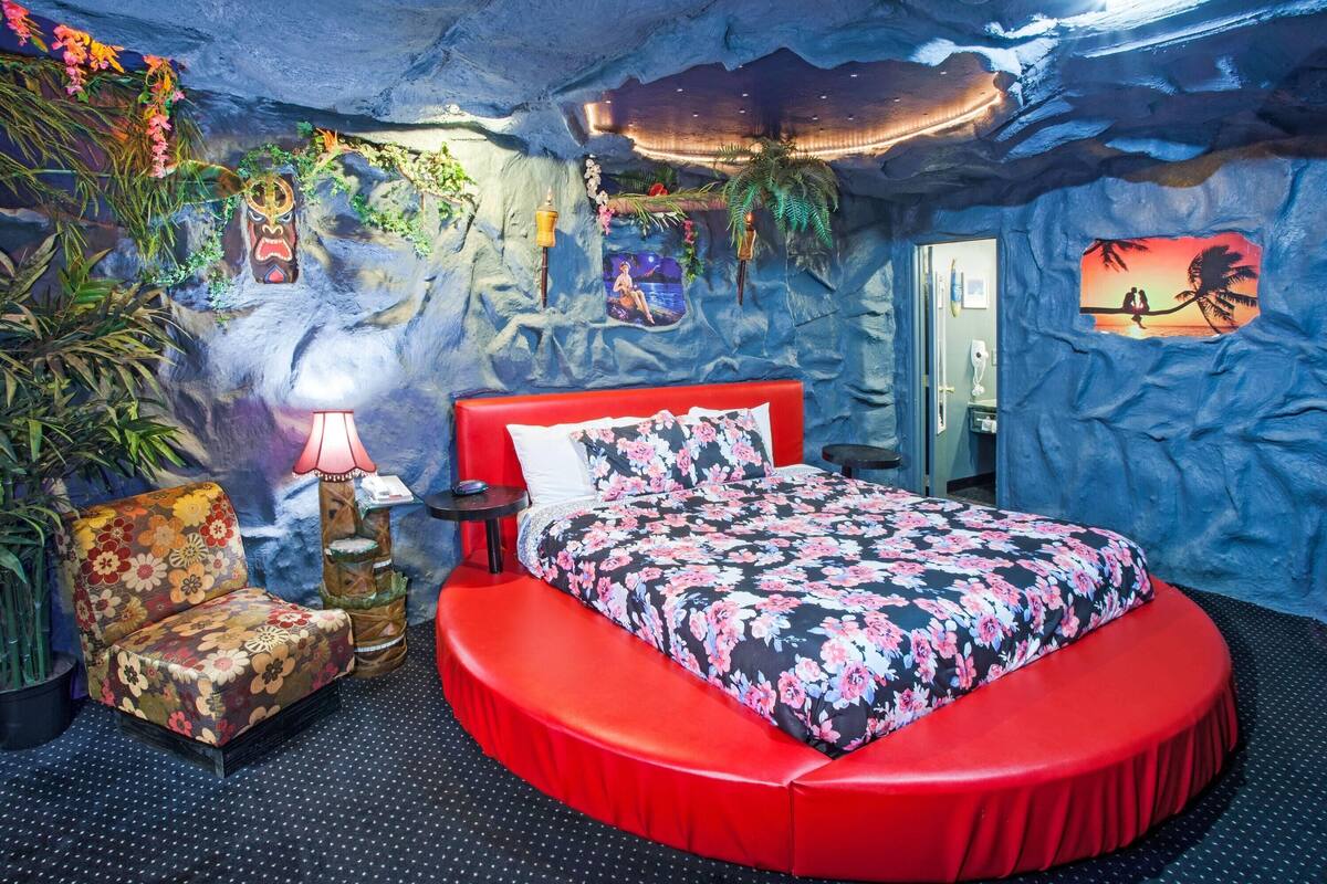 Suite, 1 Bedroom (Jurassic Cave) | In-room safe, soundproofing, iron/ironing board, cribs (free)