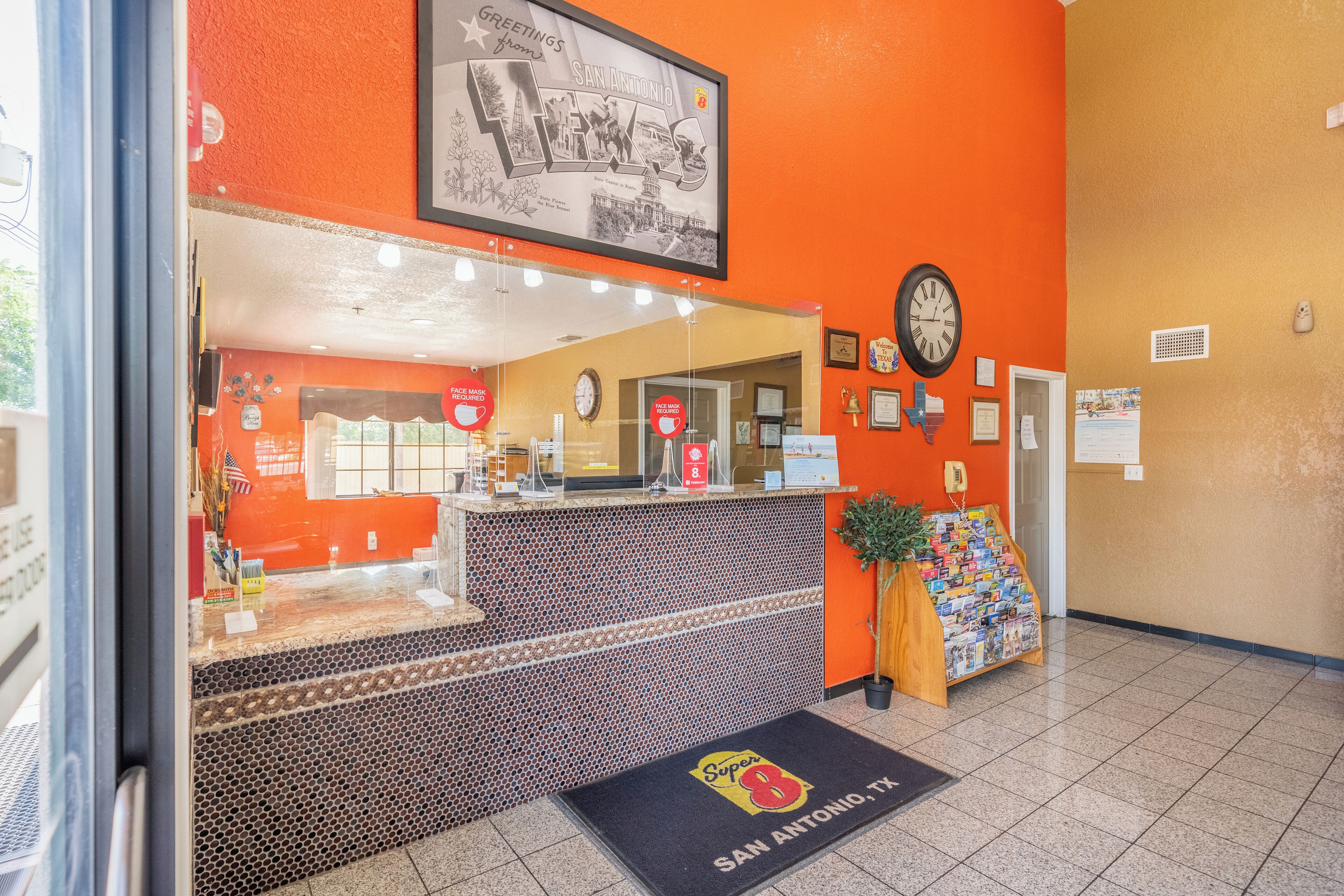 Photo - Super 8 By Wyndham San Antonio/riverwalk Area