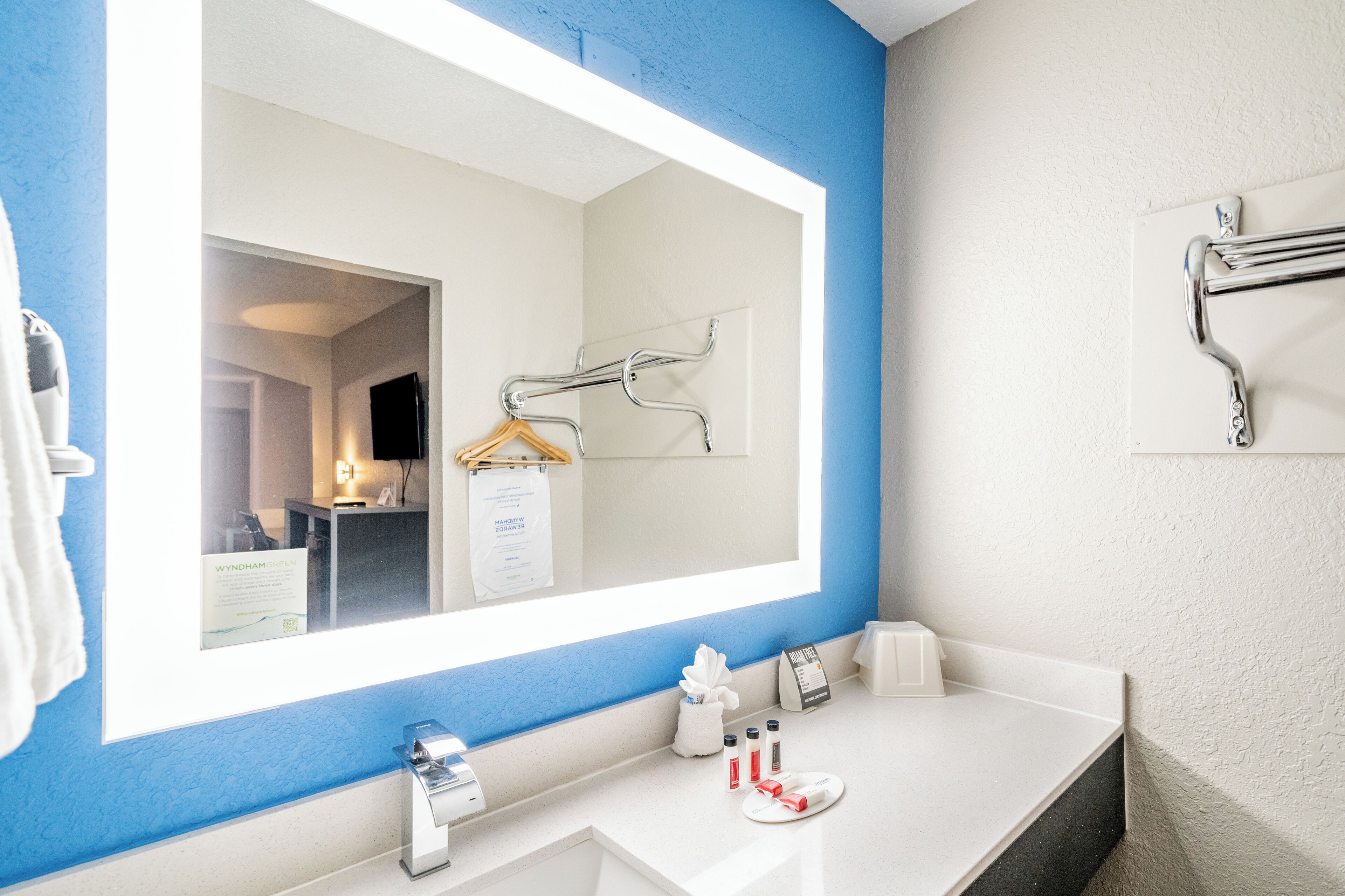 Studio Suite, 1 King Bed, Non Smoking | Bathroom