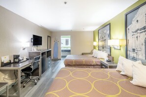 Hypo-allergenic bedding, desk, iron/ironing board - Super 8 by Wyndham San Antonio/Riverwalk Area (San Antonio)