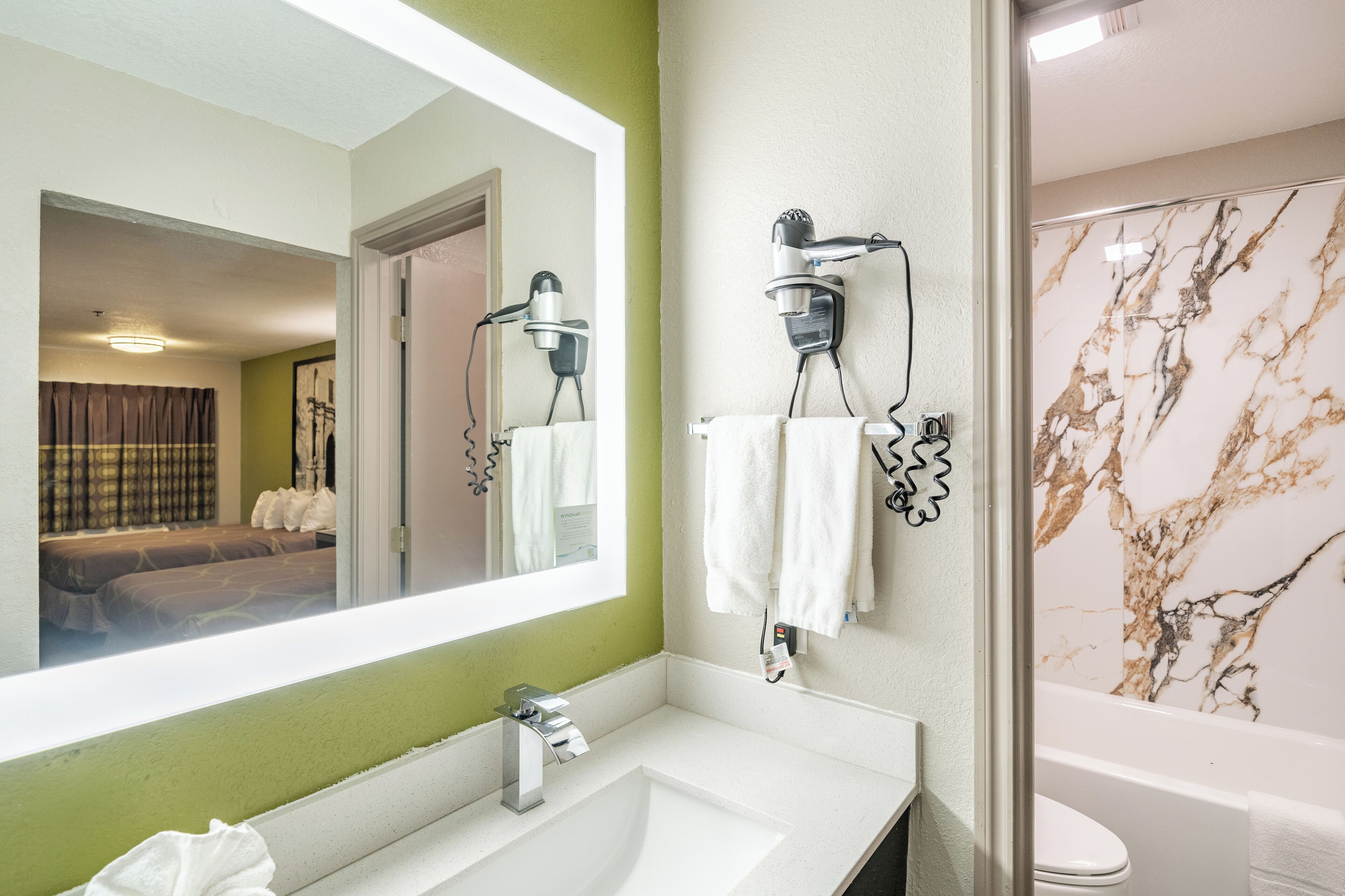 Photo - Super 8 By Wyndham San Antonio/riverwalk Area