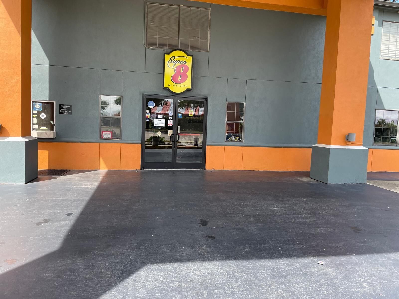 Photo - Super 8 By Wyndham San Antonio/riverwalk Area