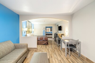 Super 8 by Wyndham San Antonio/Riverwalk Area