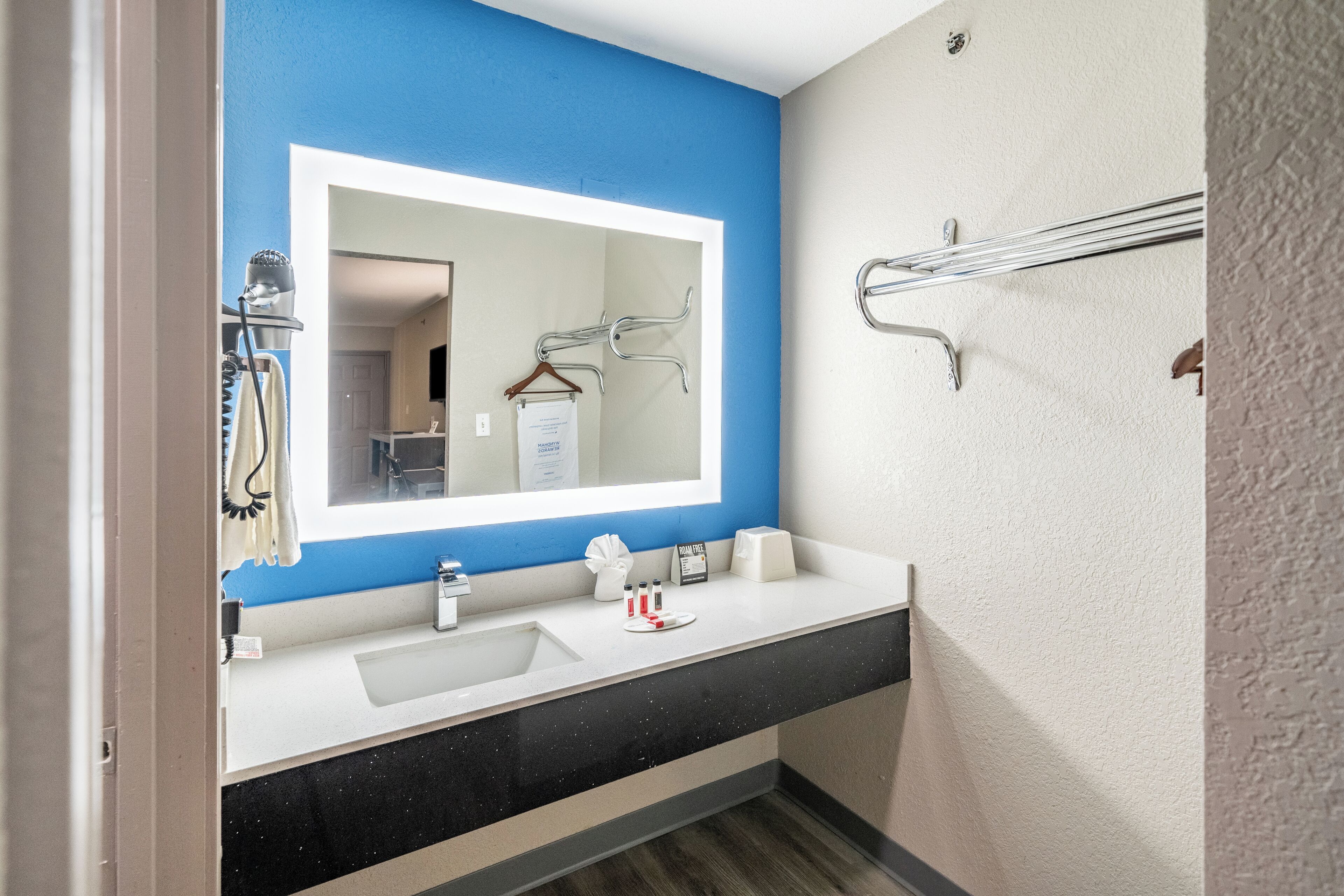 Photo - Super 8 By Wyndham San Antonio/riverwalk Area