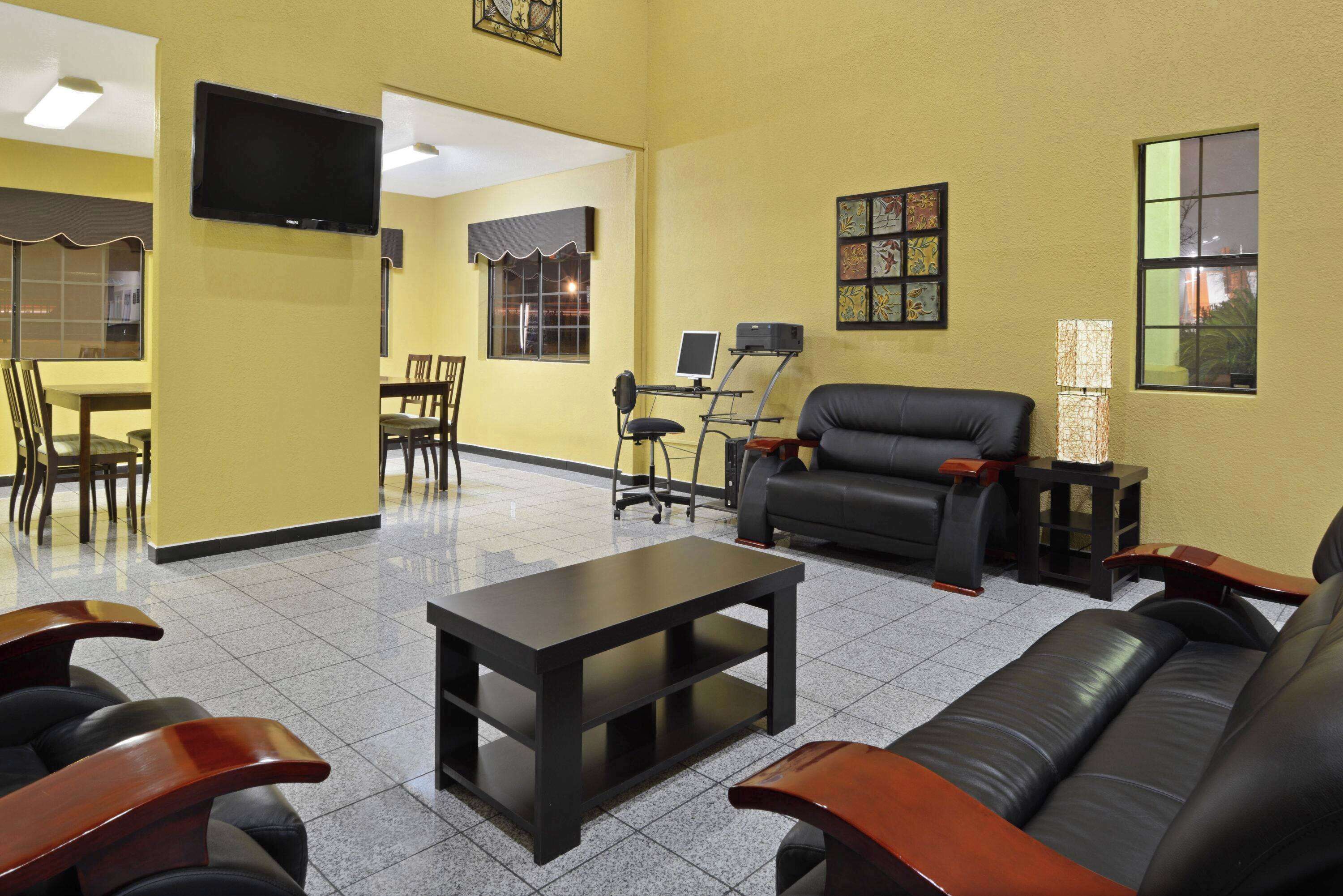 Photo - Super 8 By Wyndham San Antonio/riverwalk Area