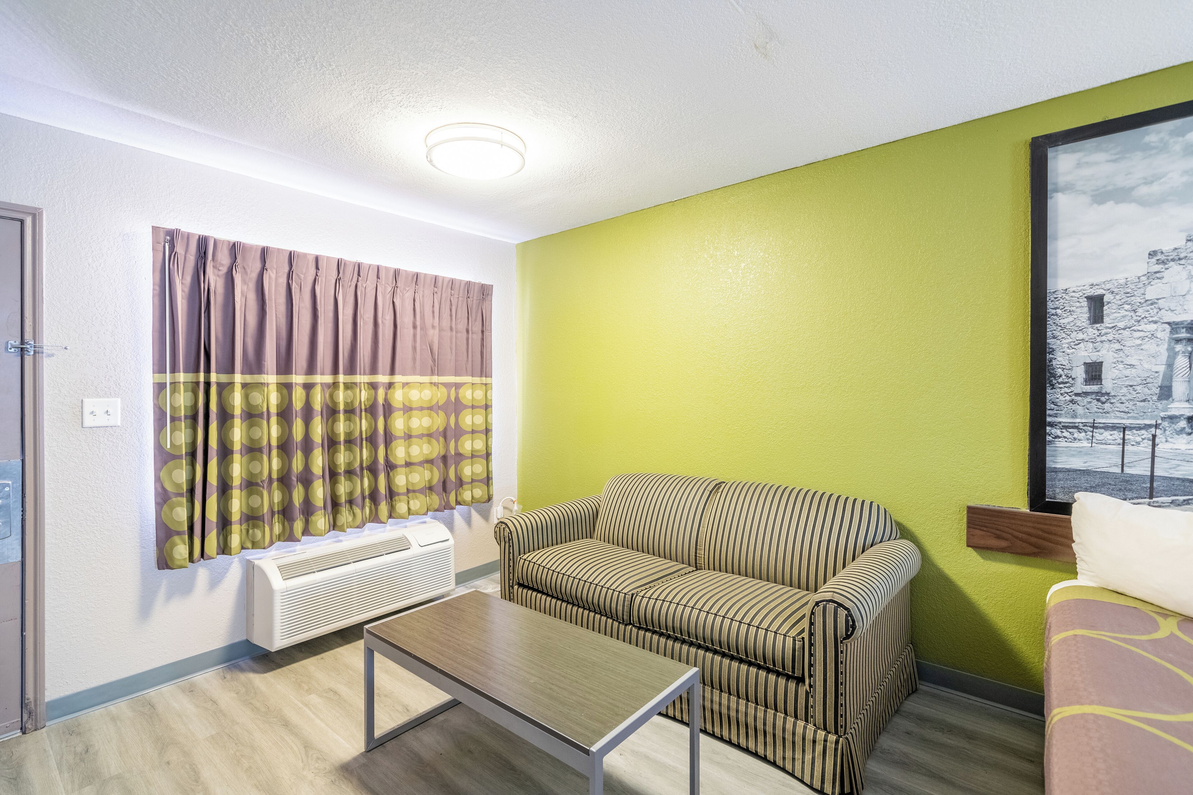 Foto - Super 8 by Wyndham San Antonio/Riverwalk Area