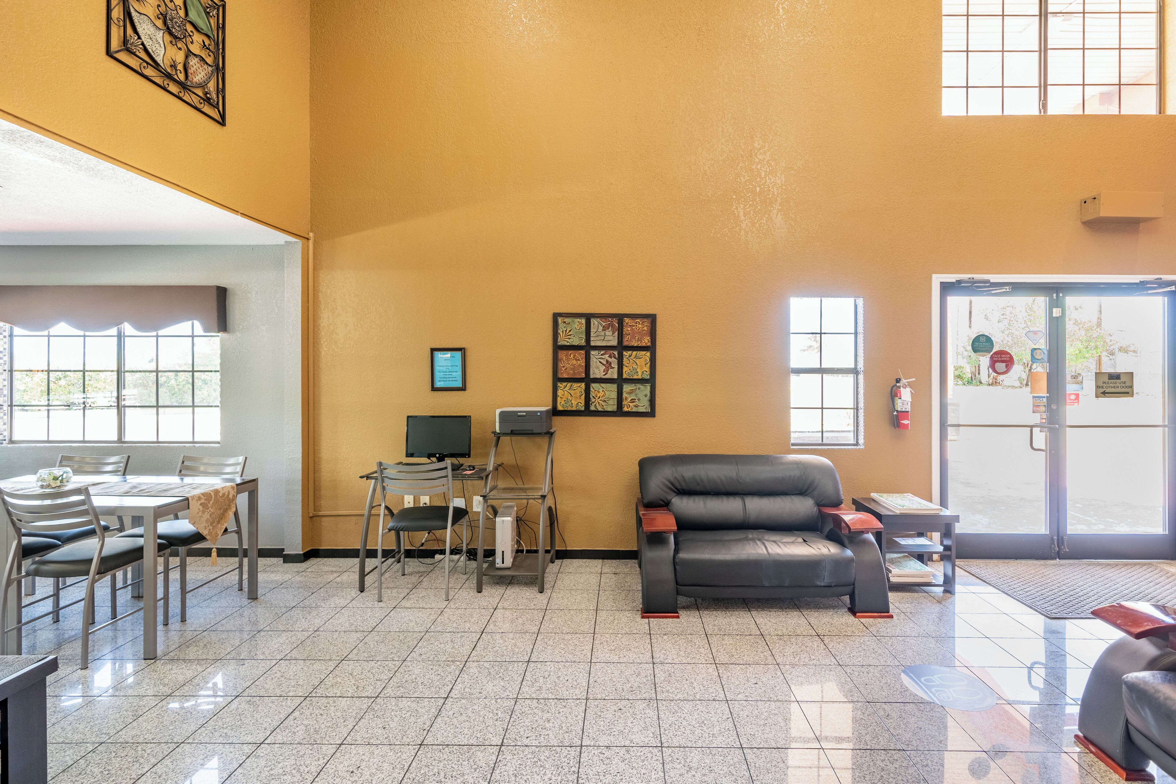 Photo - Super 8 By Wyndham San Antonio/riverwalk Area