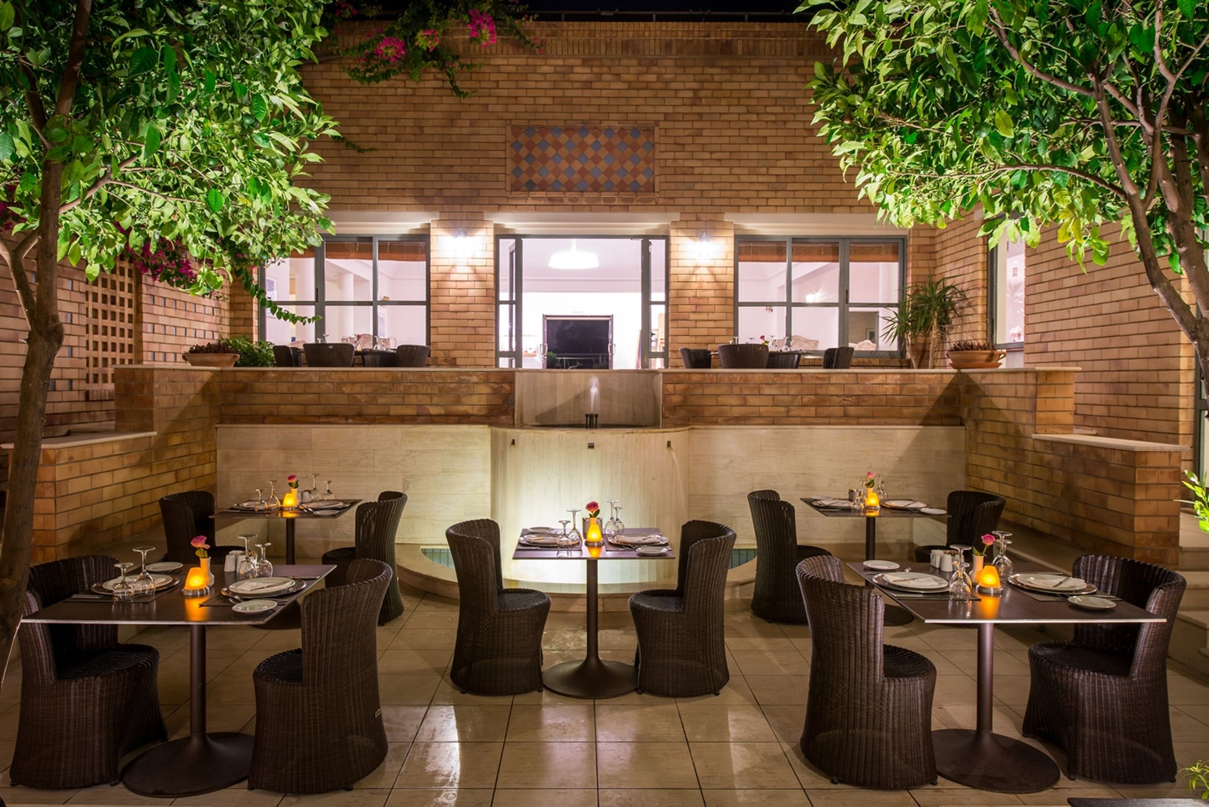 3 restaurantes; se sirven comidas y cenas