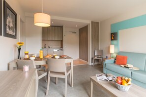 Appartement 5 personnes - 1 chambre - Terrasse ou balcon | Oppholdsområde | TV og bøker