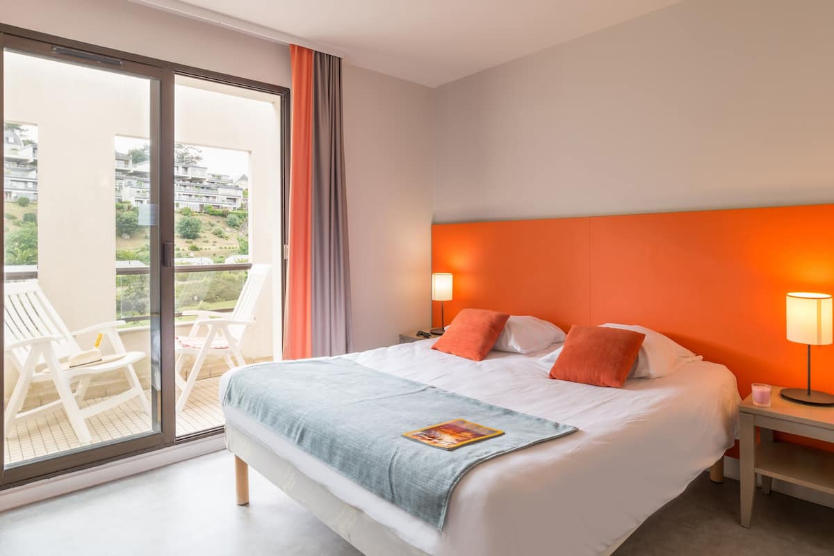 Apartment 7 people - 2 bedrooms - Terrace or balcony | Blackout curtains, iron/ironing board, cots/infant beds, free WiFi