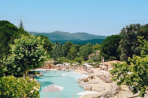 3 outdoor pools, sun loungers