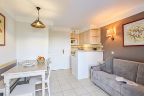 Maison 4 personnes - 1 chambre - Duplex - Terrasse | Private kitchenette | Fridge, microwave, stovetop, dishwasher