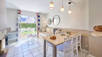 Maison 6 personnes-1 chambre + 1 coin nuit-Duplex-Cheminée-Terrasse-Rénové | Opholdsområde | Tv
