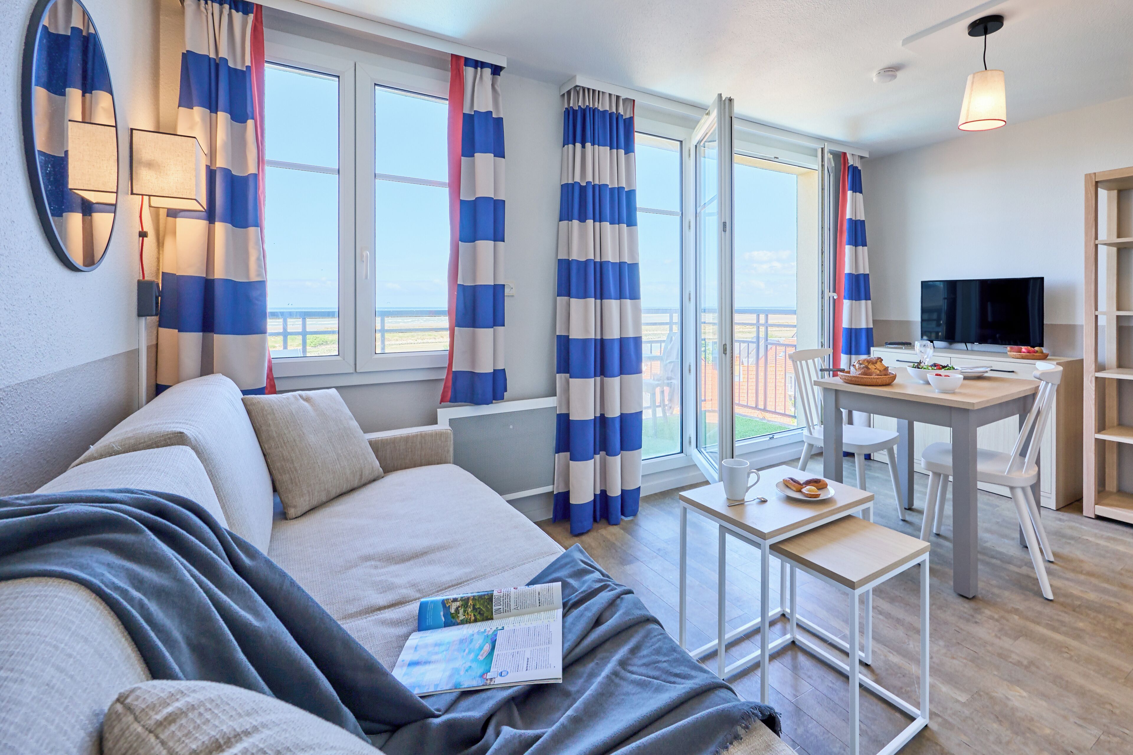 Studio 2 people - Renovated | Individually furnished, iron/ironing board, cribs/infant beds, free WiFi