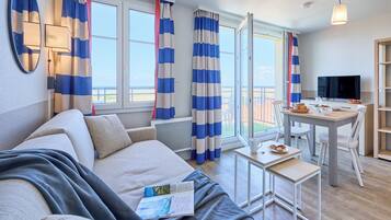 Studio 2 people - Renovated | Individually furnished, iron/ironing board, cribs/infant beds, free WiFi