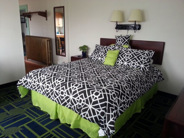 Decoración personalizada, tabla de planchar con plancha y wifi gratis 