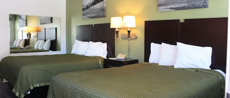 Chambre Double Standard, 2 lits doubles | Bureau, rideaux occultants, fer et planche Ă repasser, Wi-Fi gratuit