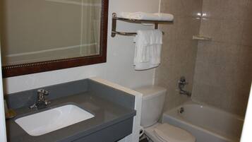 Standard Double Room, 2 Double Beds | Bathroom