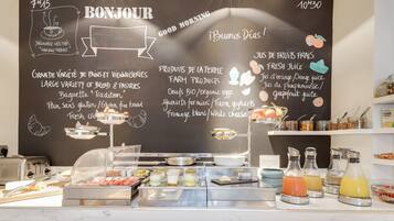 Desayuno buffet diario (EUR 19 por persona)