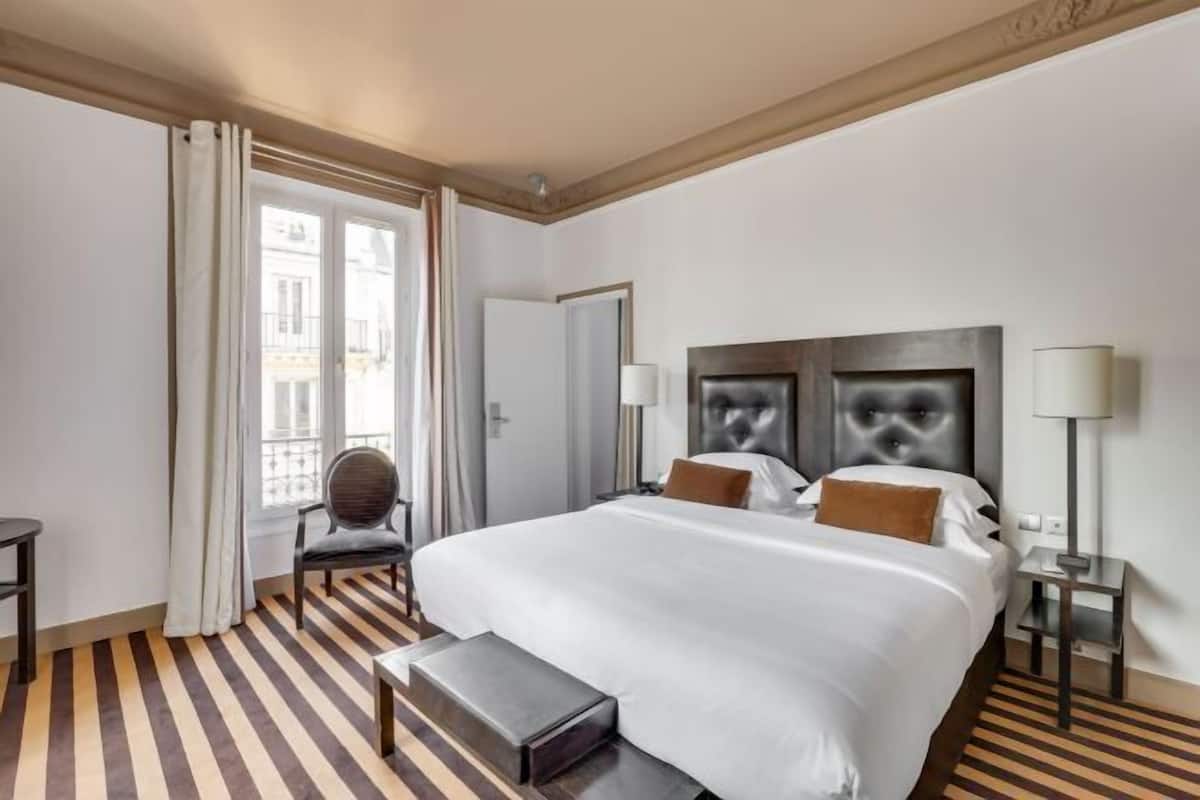 Ropa de cama de alta calidad, camas con pillow-top y minibar