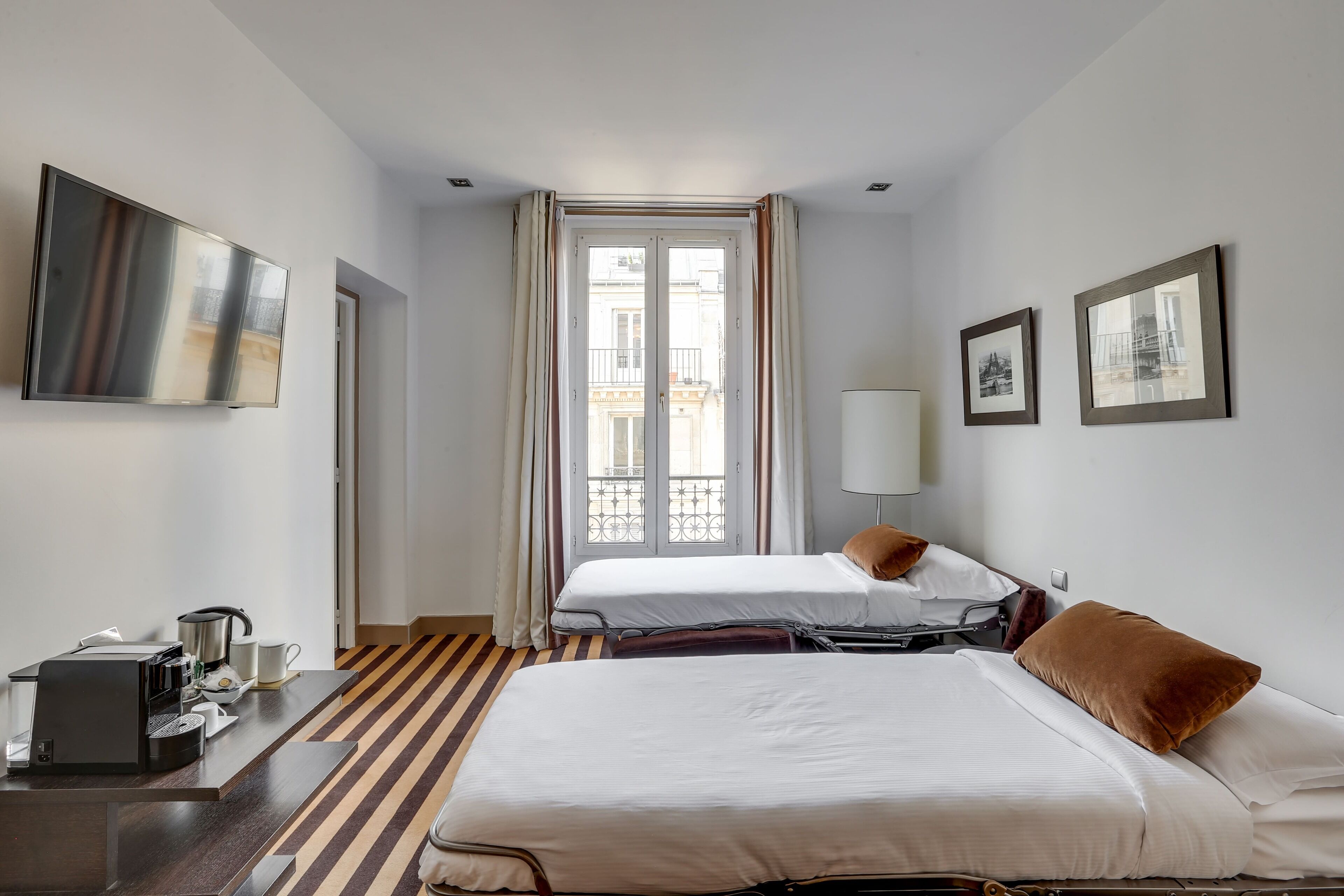 family suite, private bathroom | living area | 24-inch lcd tv with cable channels, tv