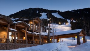 Unclassified image, 4 of 23, button - Grand View Lodge (Jackson)