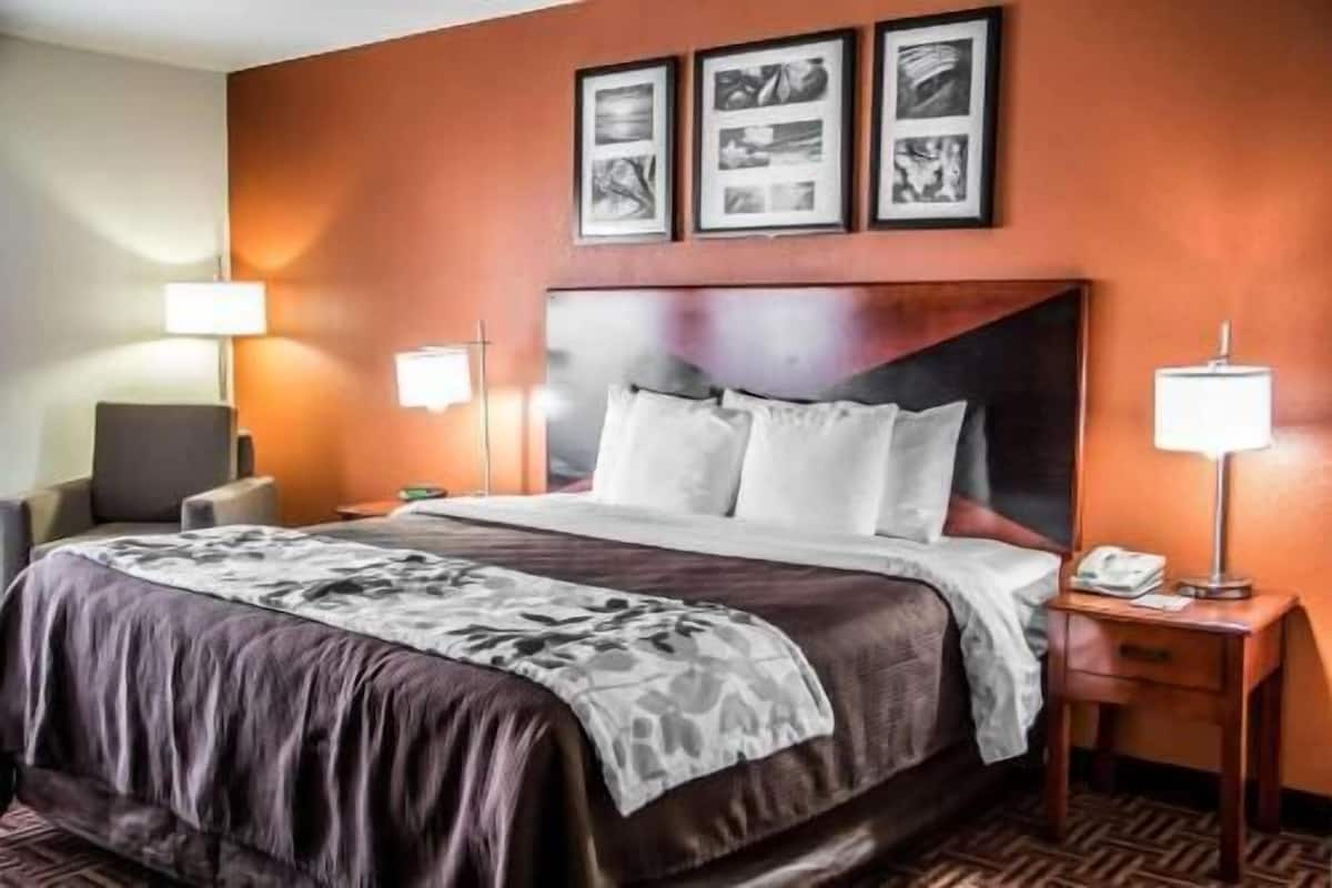 Escritorio, tabla de planchar con plancha, camas extra y wifi