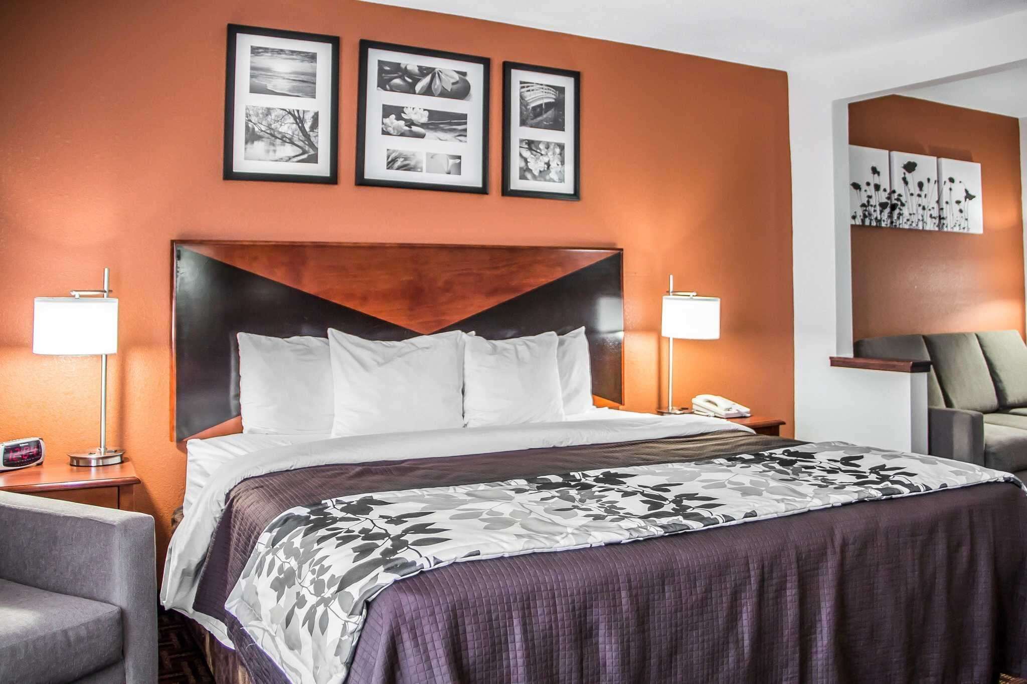 desk, iron/ironing board, rollaway beds, wifi