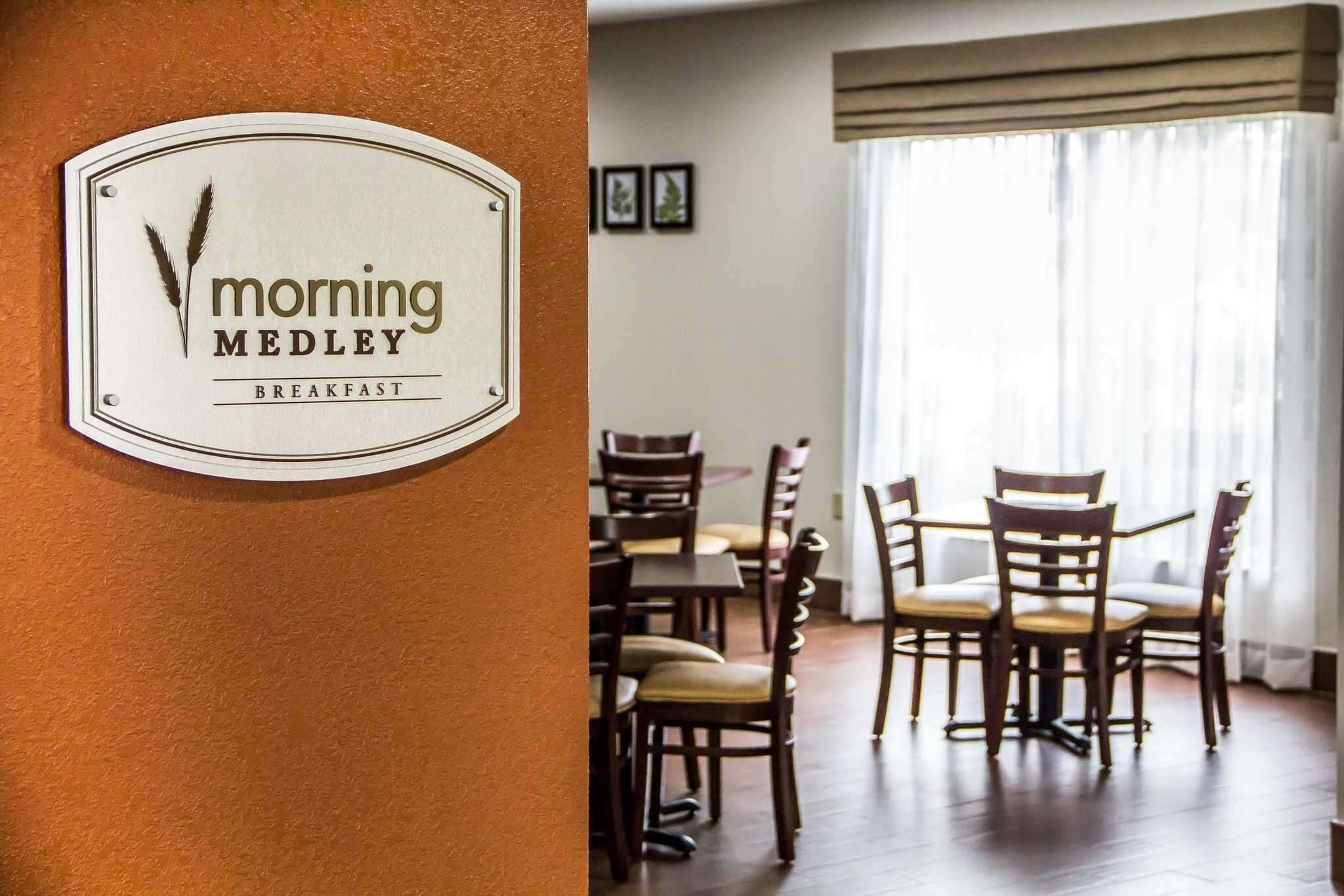 free buffet breakfast