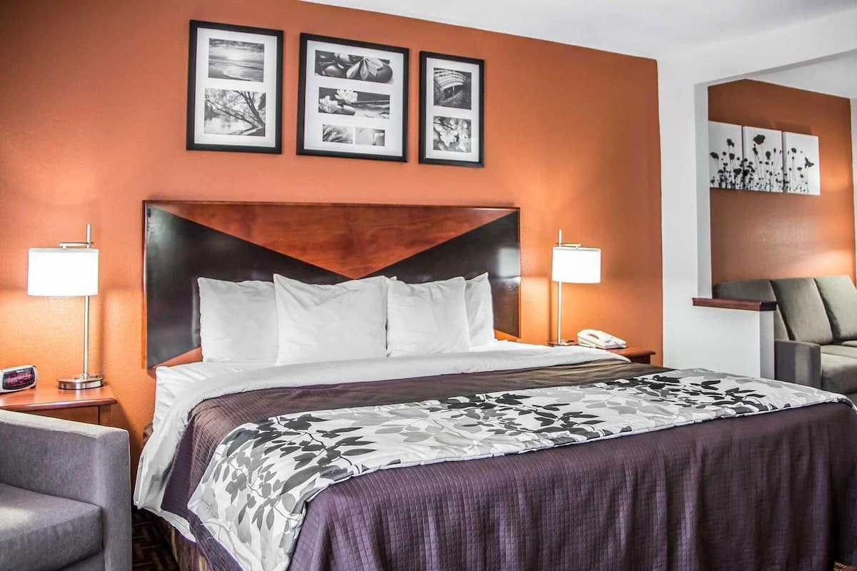 Escritorio, tabla de planchar con plancha, camas extra y wifi