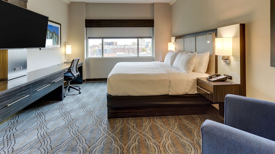 DoubleTree by Hilton St. Louis Forest Park