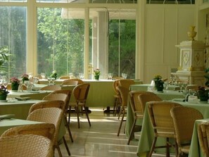 3 restaurants; breakfast, lunch, and dinner served - Solofra Palace Hotel Resorts (Solofra)