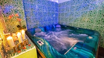 Bubbelpool, turkiskt bad/hamam, kroppsbehandlingar och lerbad