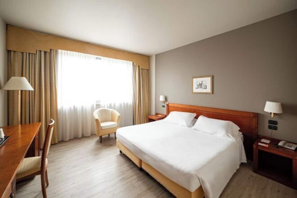 1 bedroom, down comforters, minibar, in-room safe