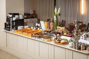 Daily buffet breakfast for a fee - Phi Hotel Cavalieri (Bra)