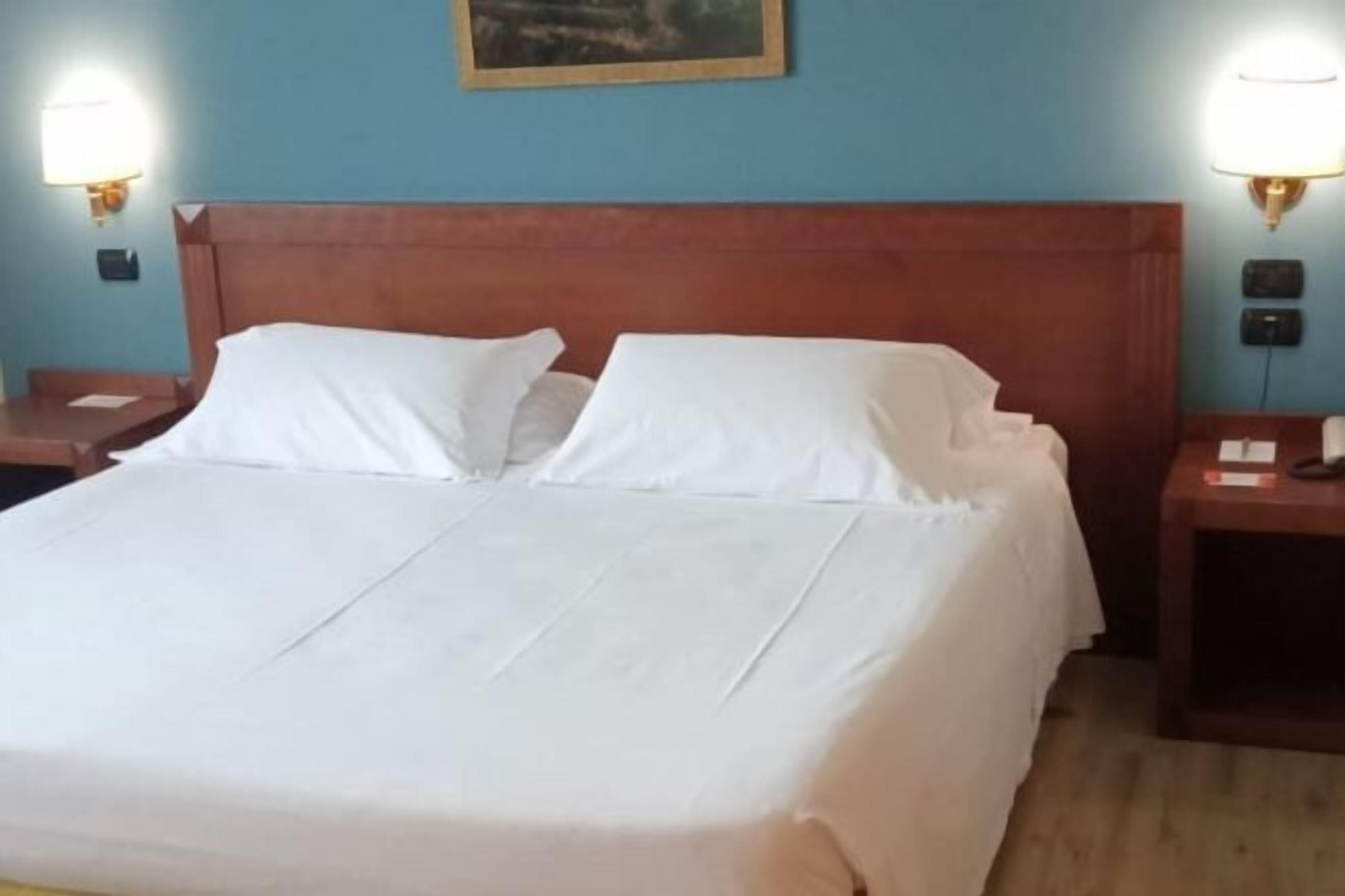 1 habitación, cubrecamas, minibar y caja de seguridad en la habitación 