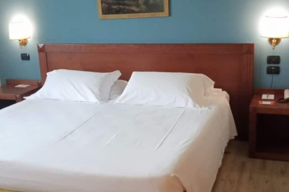 1 bedroom, down comforters, minibar, in-room safe