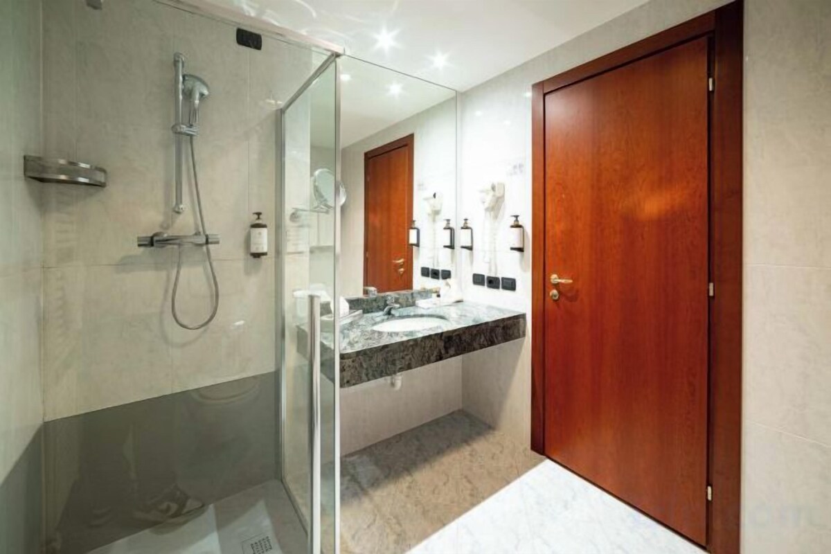 Bathroom | Hair dryer, slippers, bidet, towels